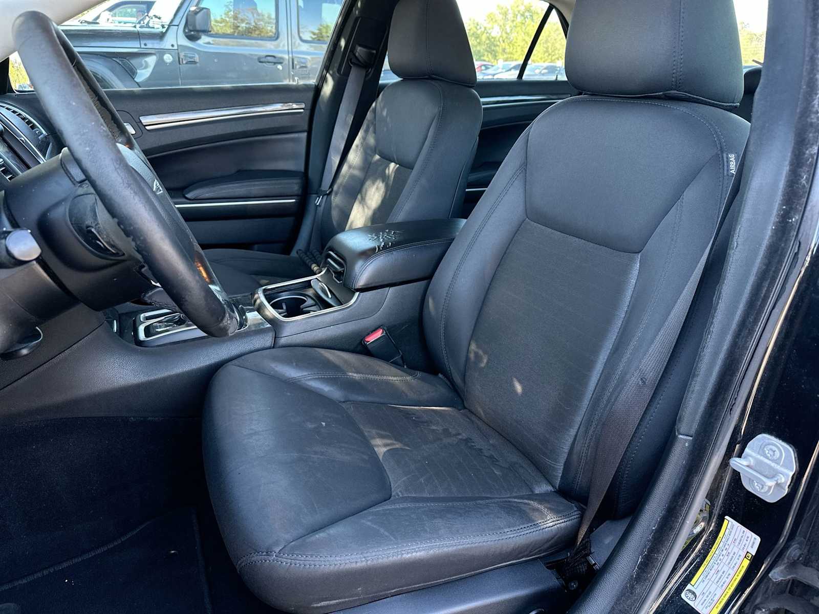 Thumbnail: 2019 Chrysler 300 - 17