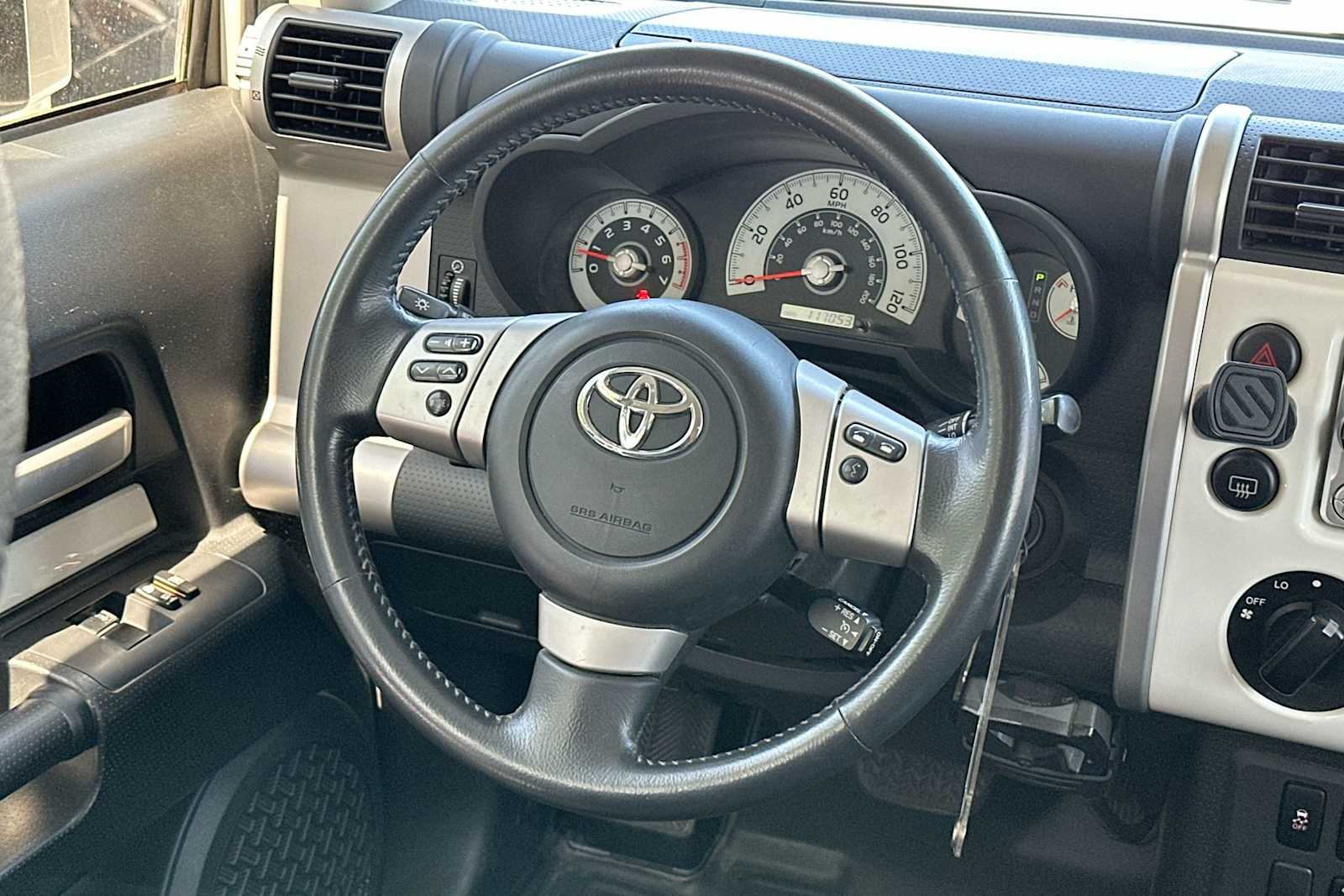 2013 Toyota FJ Cruiser Base 27