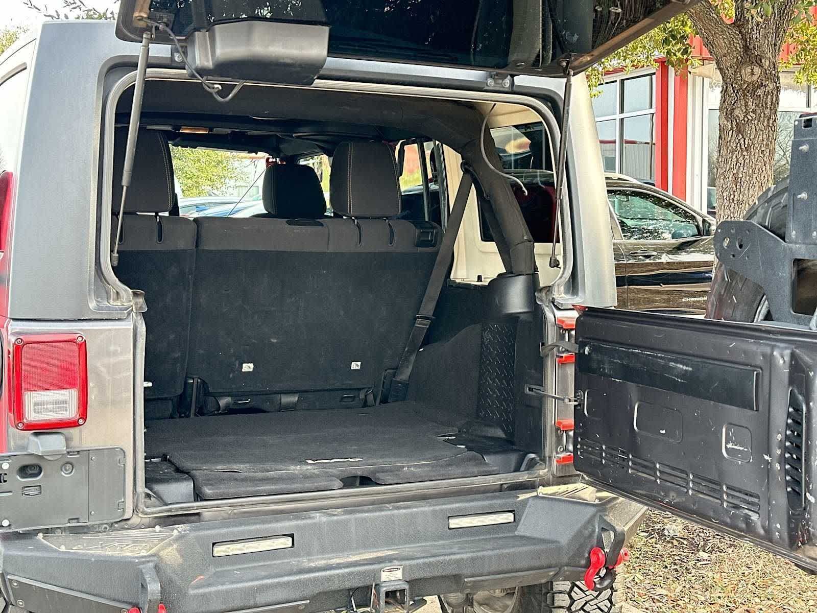 Thumbnail: 2016 Jeep Wrangler - 28