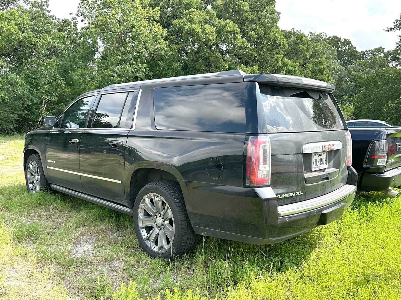 Thumbnail: 2016 GMC Yukon XL - 3