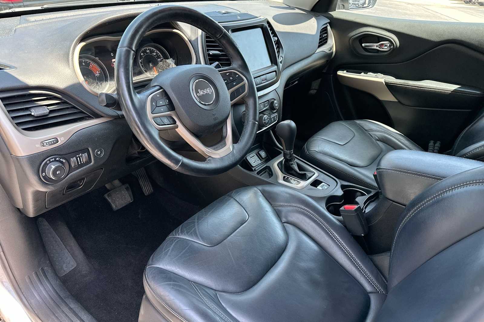 Thumbnail: 2018 Jeep Cherokee - 18