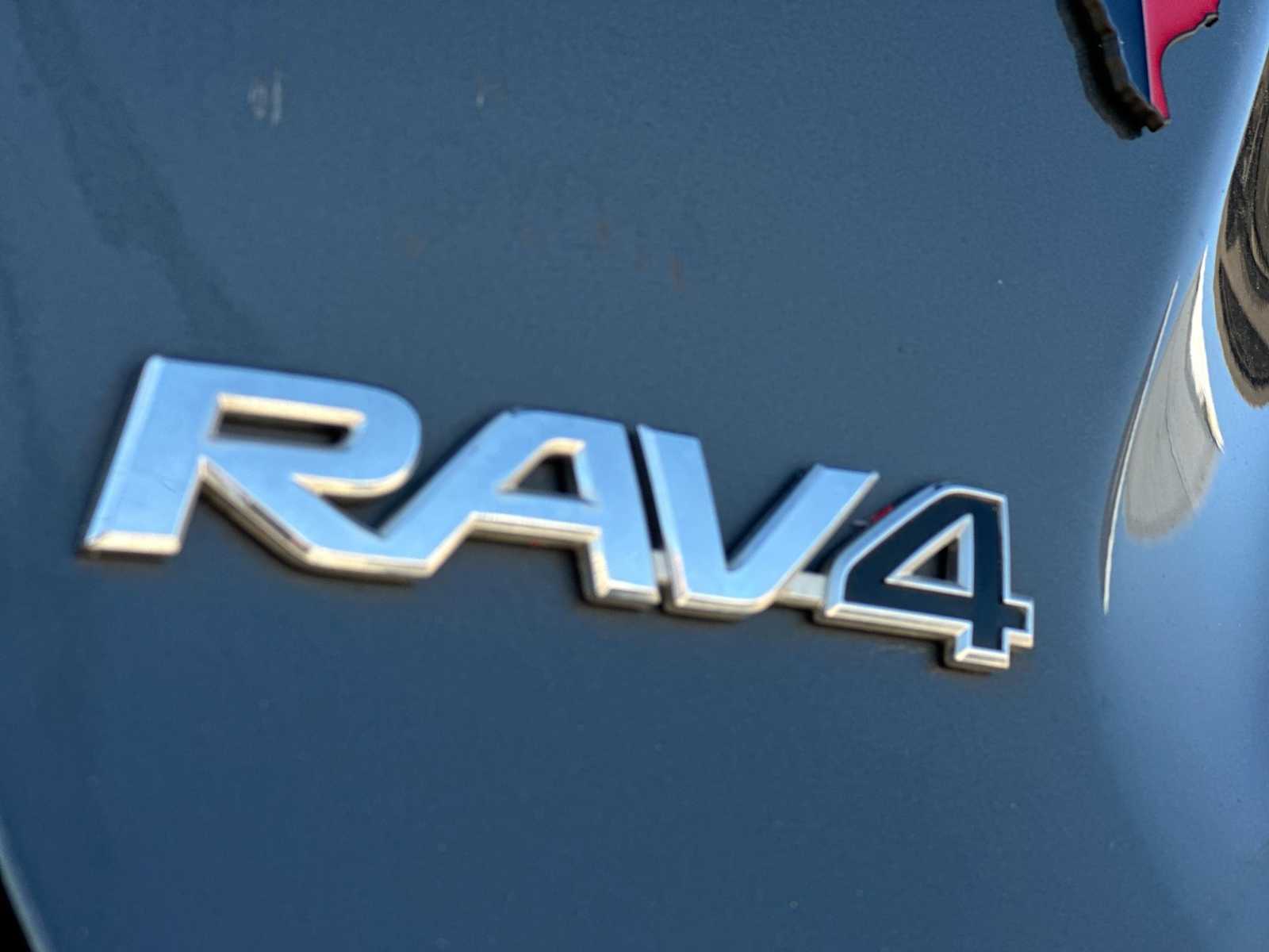 Thumbnail: 2020 Toyota RAV4 - 15
