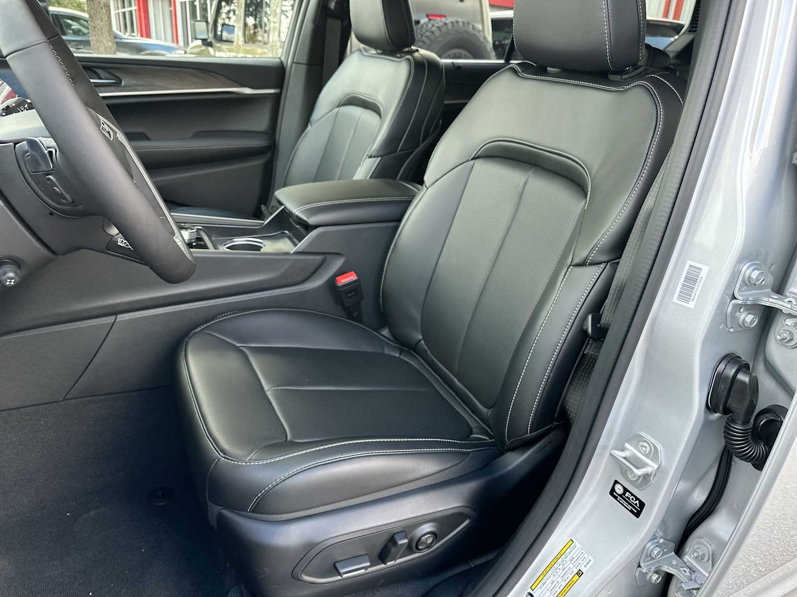 Thumbnail: 2025 Jeep Grand Cherokee - 17