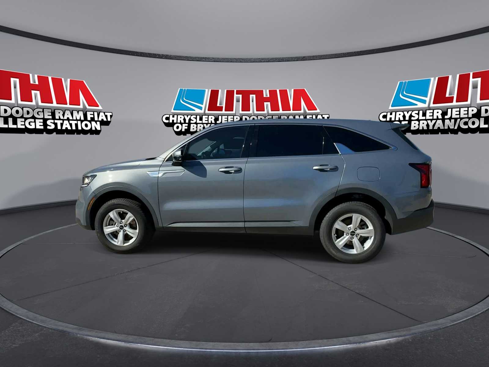 Thumbnail: 2023 Kia Sorento - 5