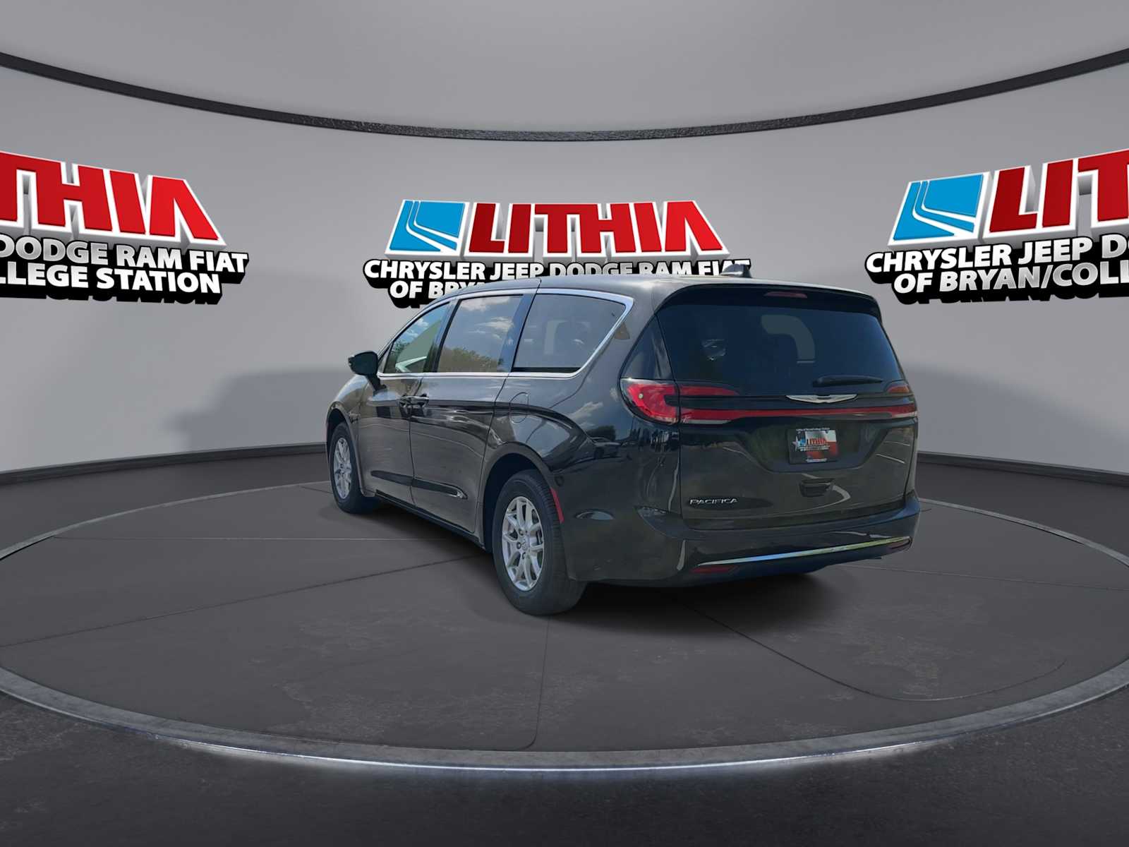 Thumbnail: 2026 Chrysler Pacifica - 6