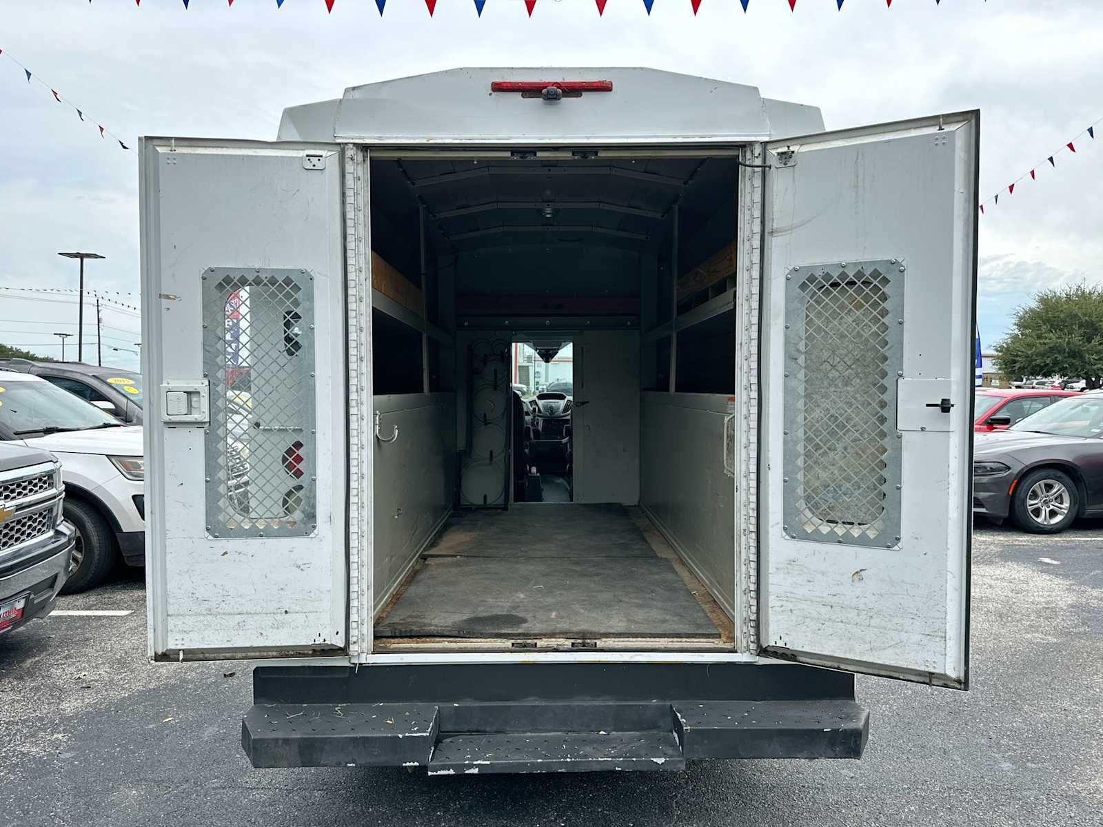 Thumbnail: 2016 Ford Transit Series - 28