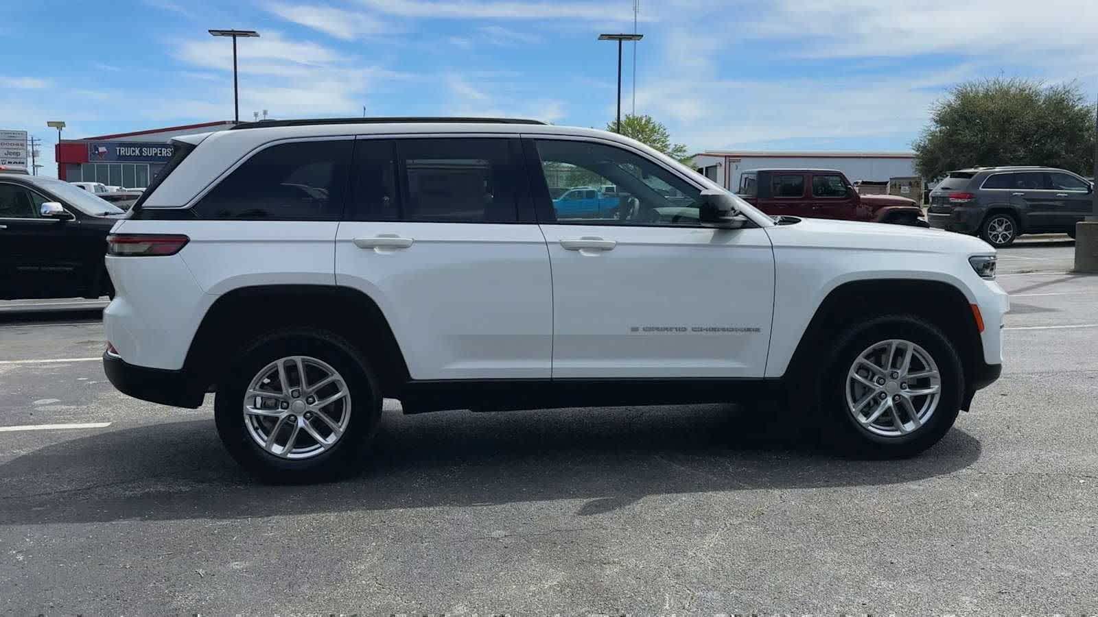 Thumbnail: 2026 Jeep Grand Cherokee - 9