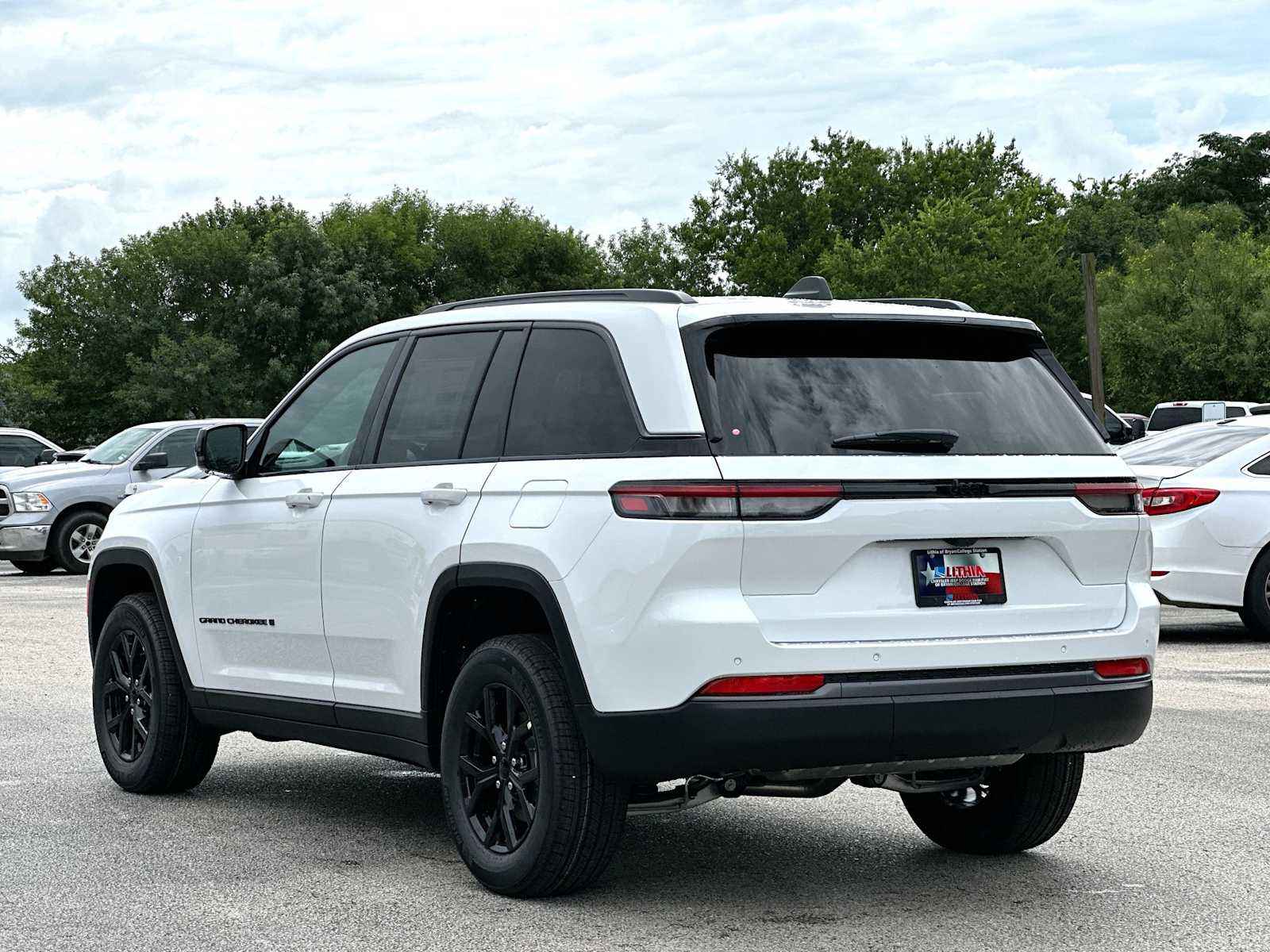 Thumbnail: 2026 Jeep Grand Cherokee - 13