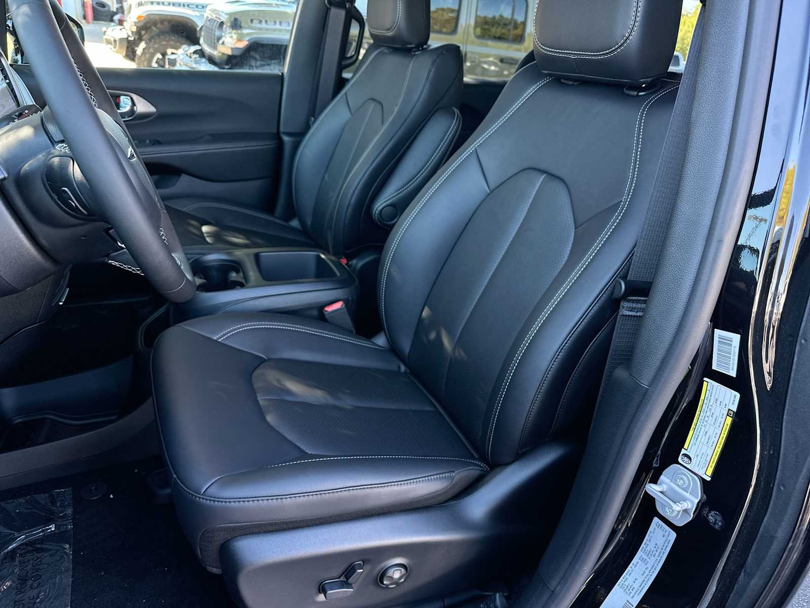 Thumbnail: 2026 Chrysler Pacifica - 17