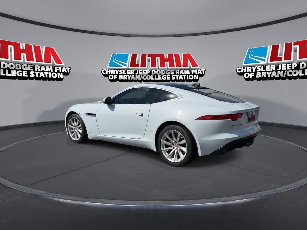 Thumbnail: 2017 Jaguar F-Type - 6