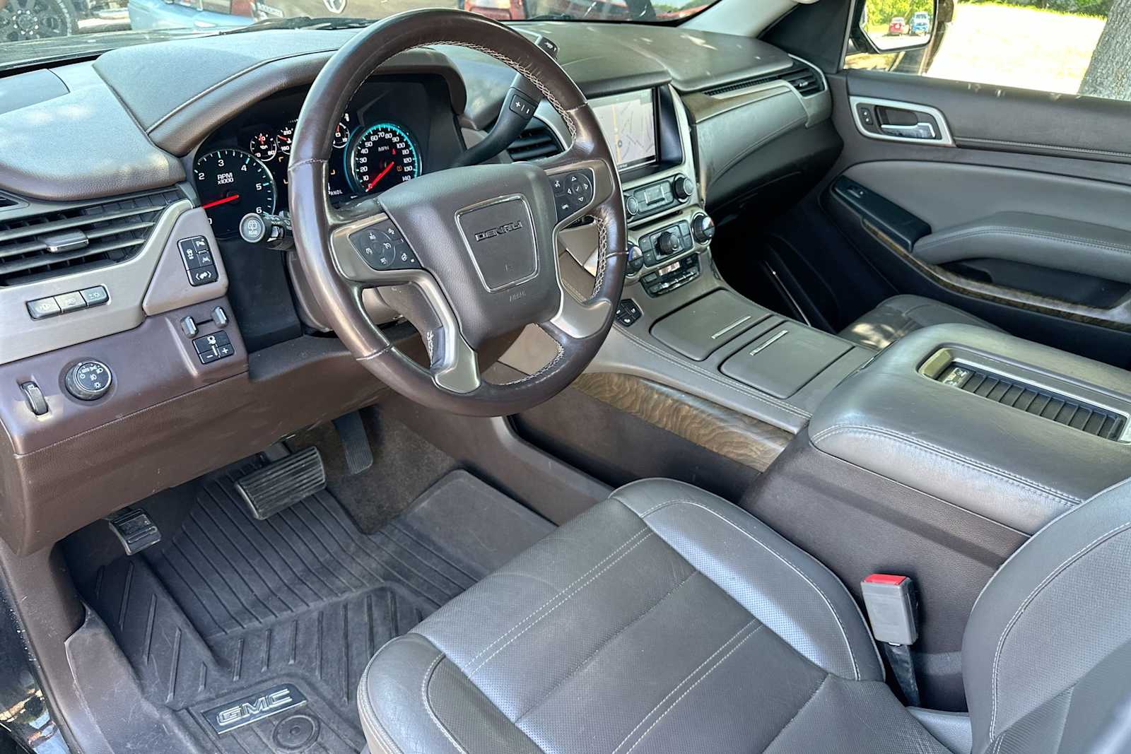2018 GMC Yukon XL Denali 18