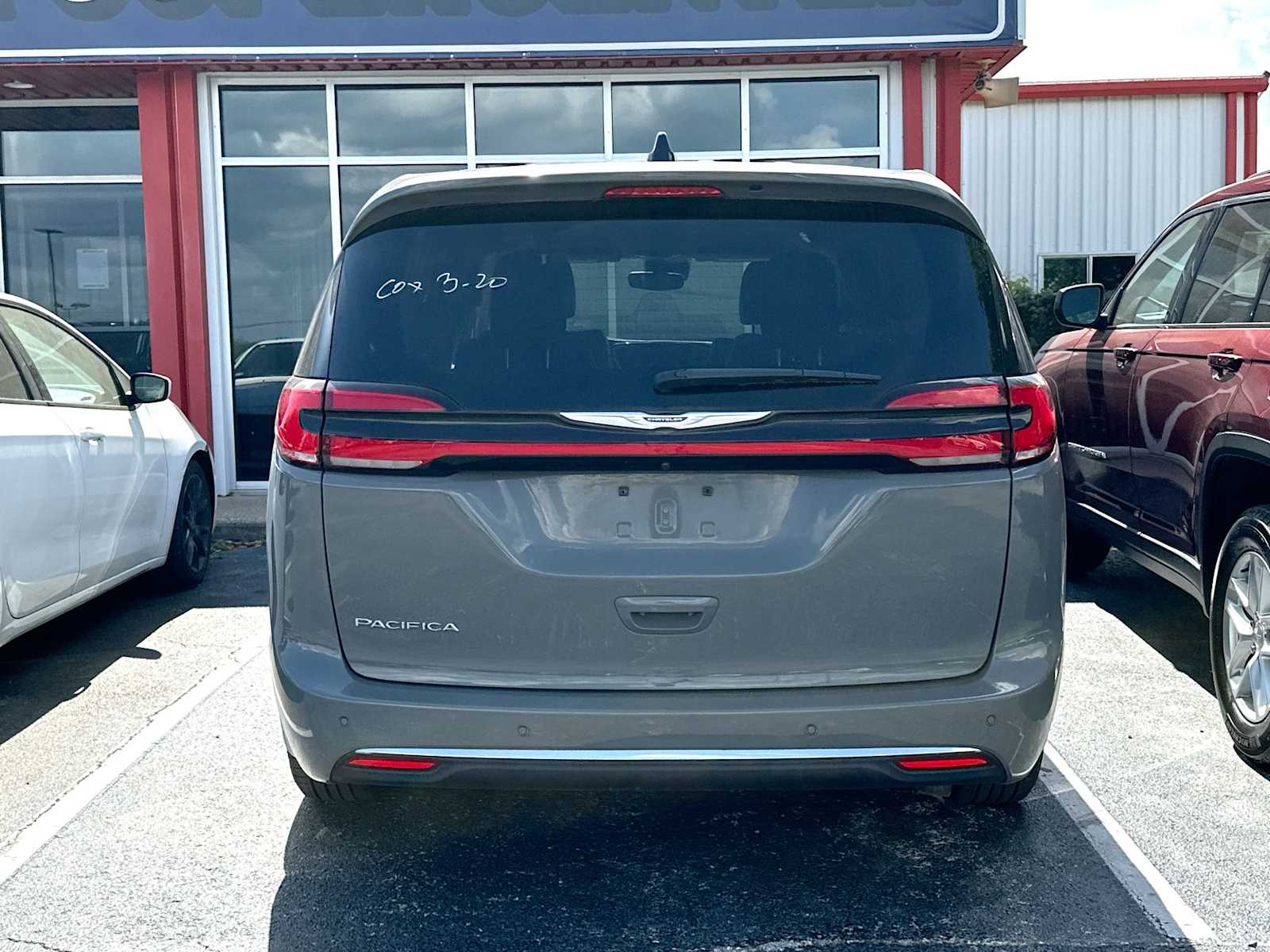 Thumbnail: 2023 Chrysler Pacifica - 4