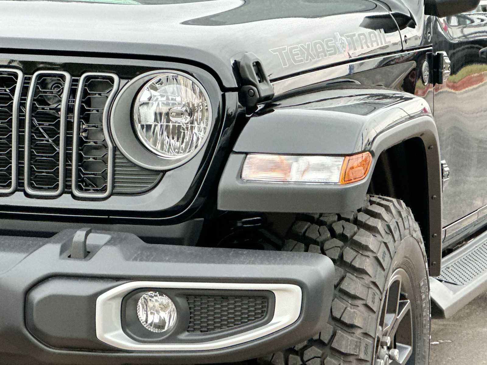 Thumbnail: 2026 Jeep Gladiator - 16
