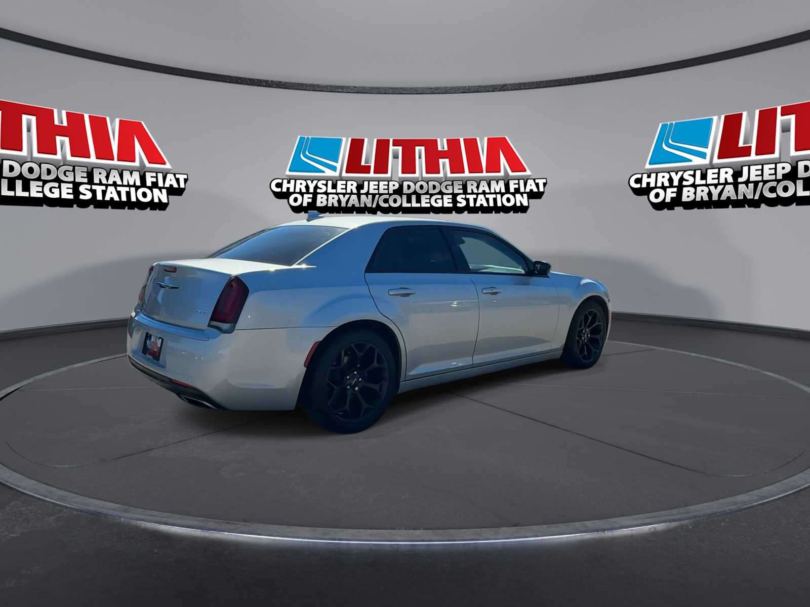 Thumbnail: 2020 Chrysler 300 - 8