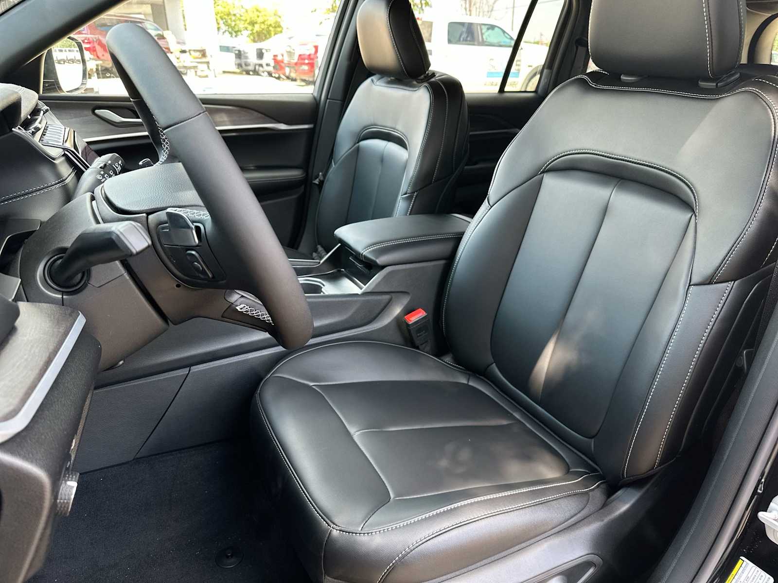 Thumbnail: 2025 Jeep Grand Cherokee - 18