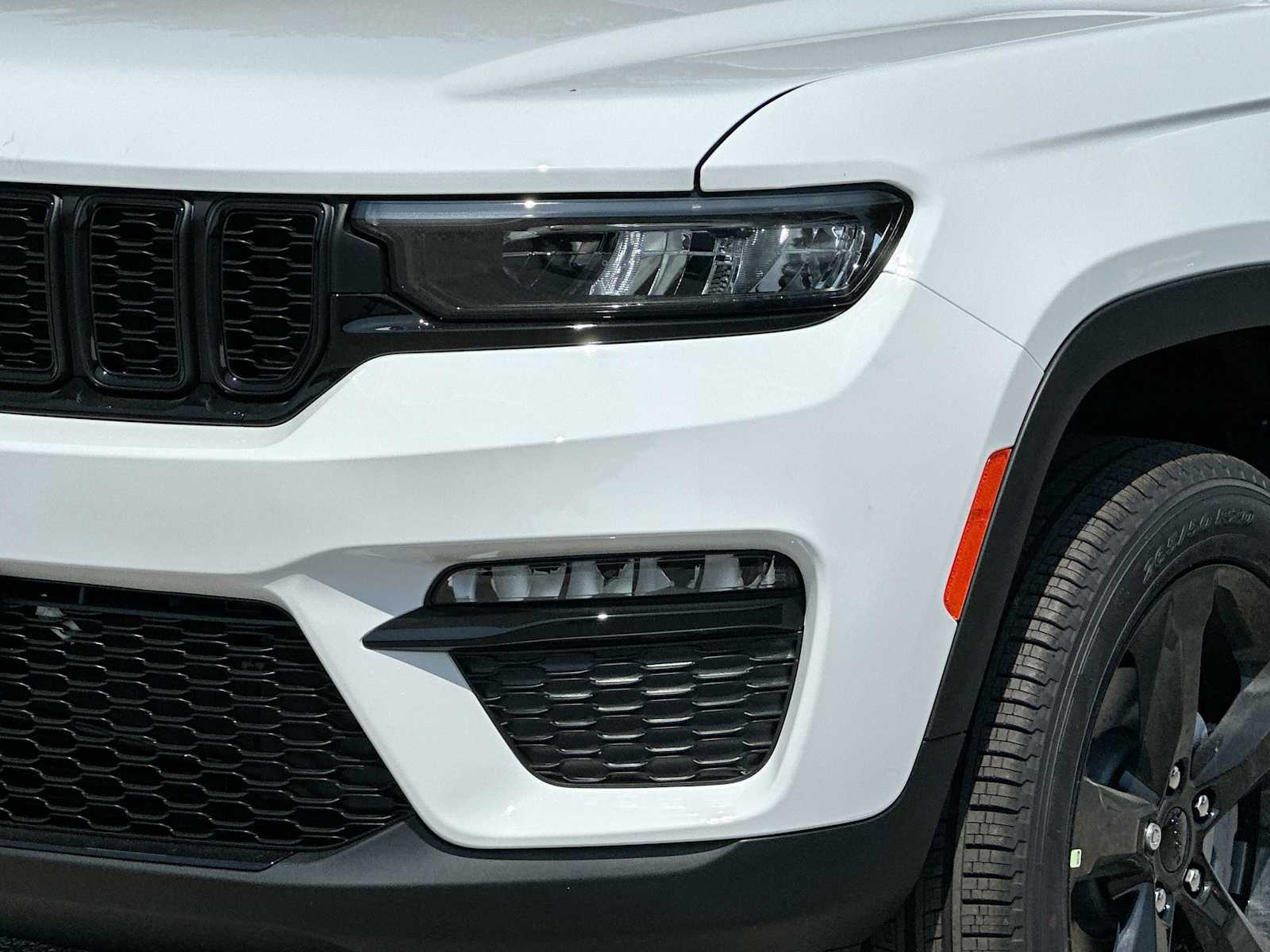 Thumbnail: 2025 Jeep Grand Cherokee - 16
