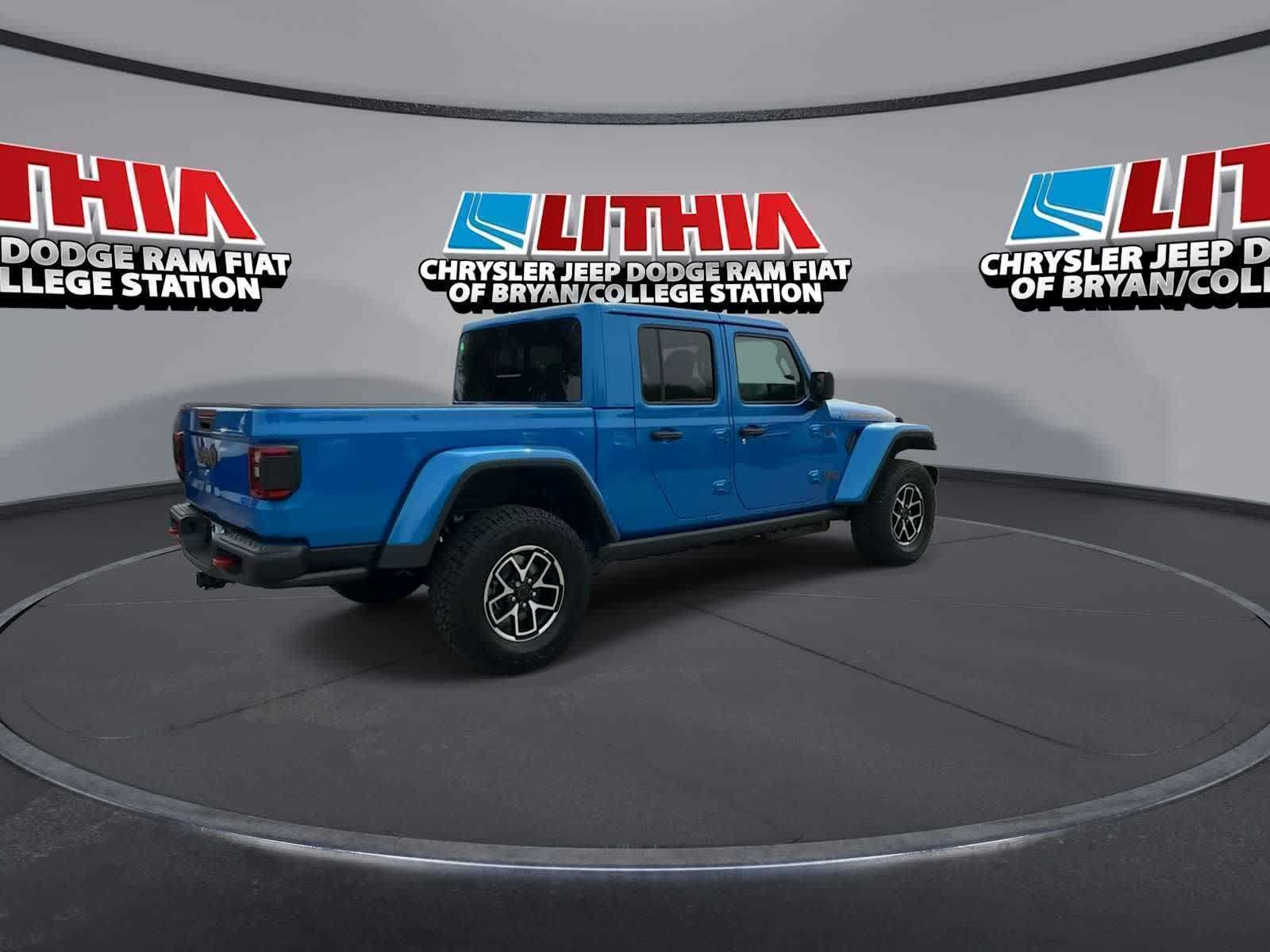 Thumbnail: 2026 Jeep Gladiator - 8