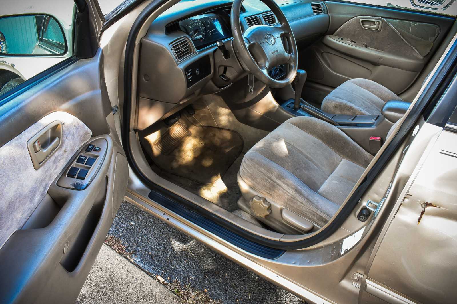 1998 Toyota Camry LE 21
