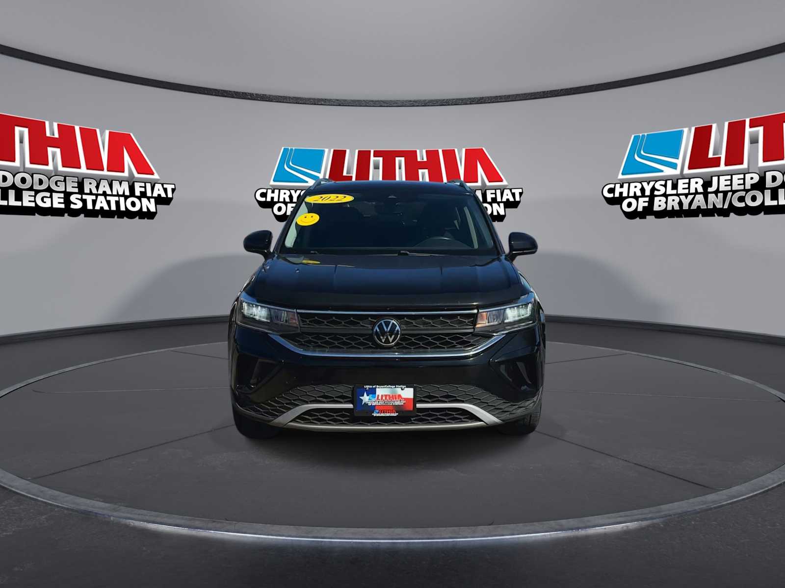 2022 Volkswagen Taos SE photo 2