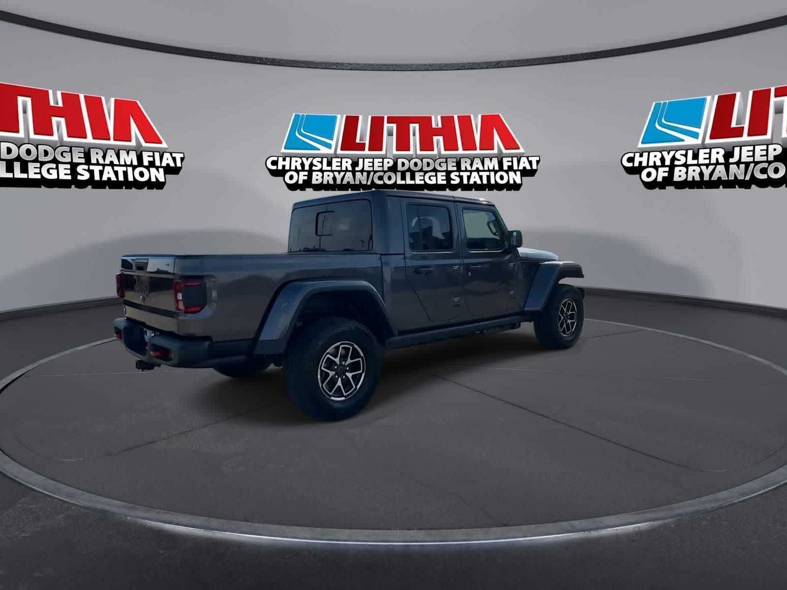 Thumbnail: 2026 Jeep Gladiator - 8