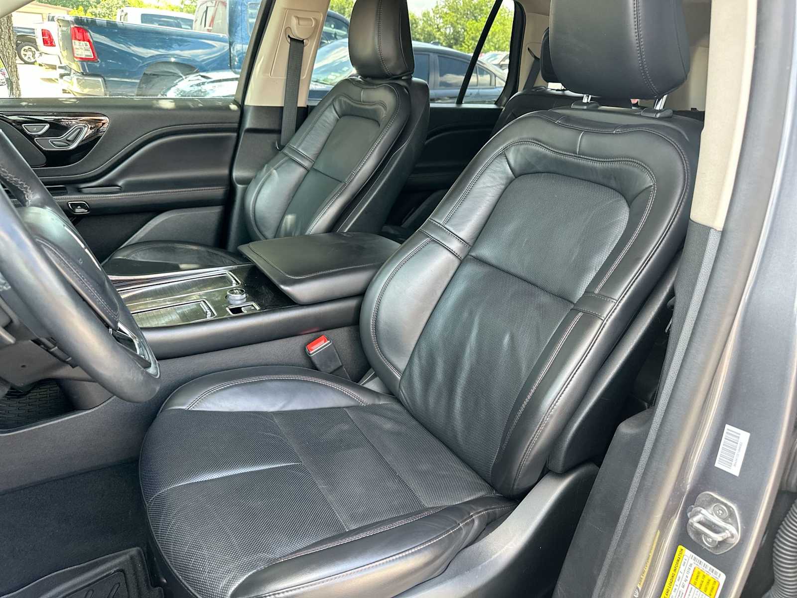 Thumbnail: 2021 Lincoln Aviator - 17