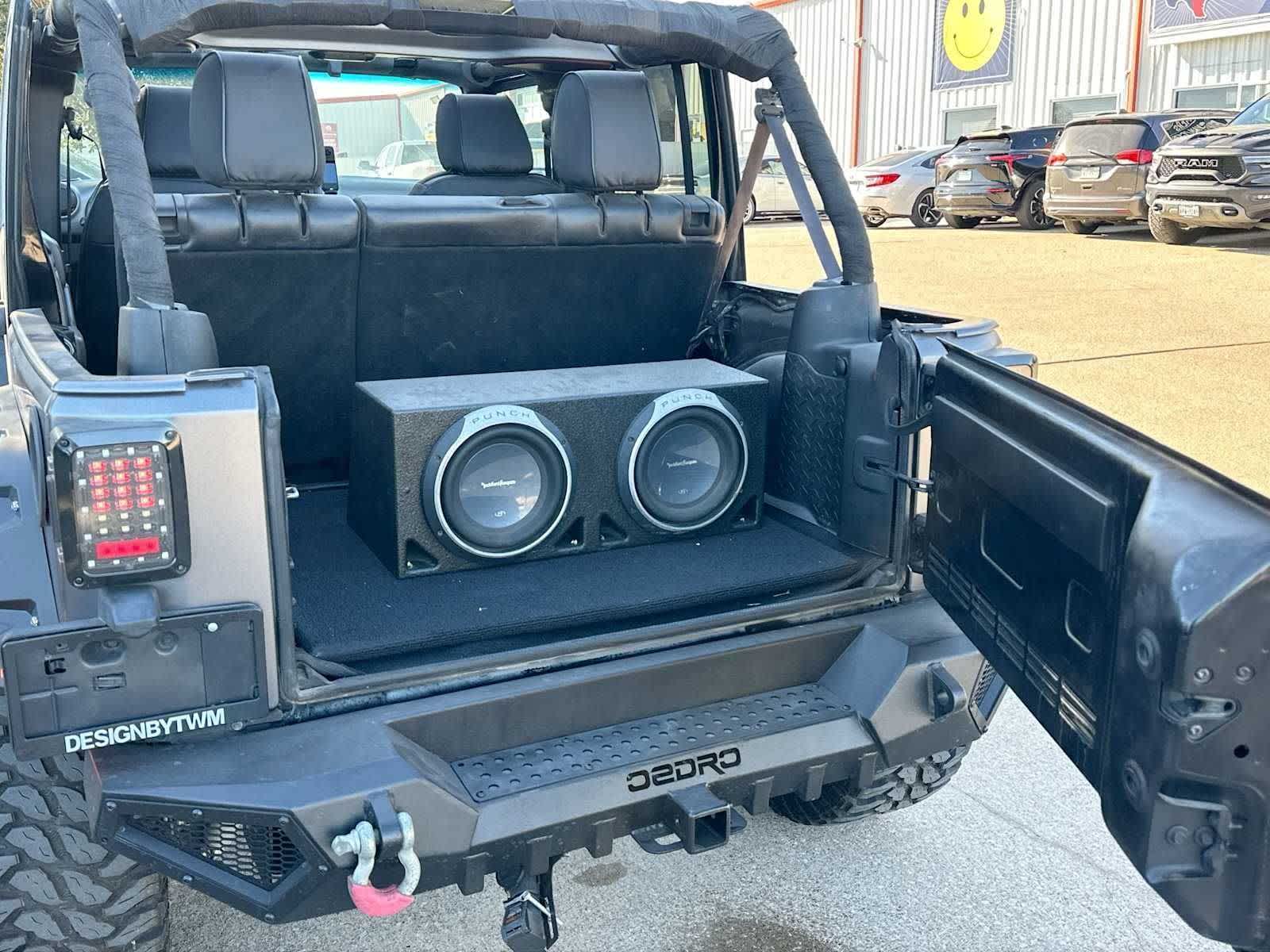 Thumbnail: 2016 Jeep Wrangler - 28