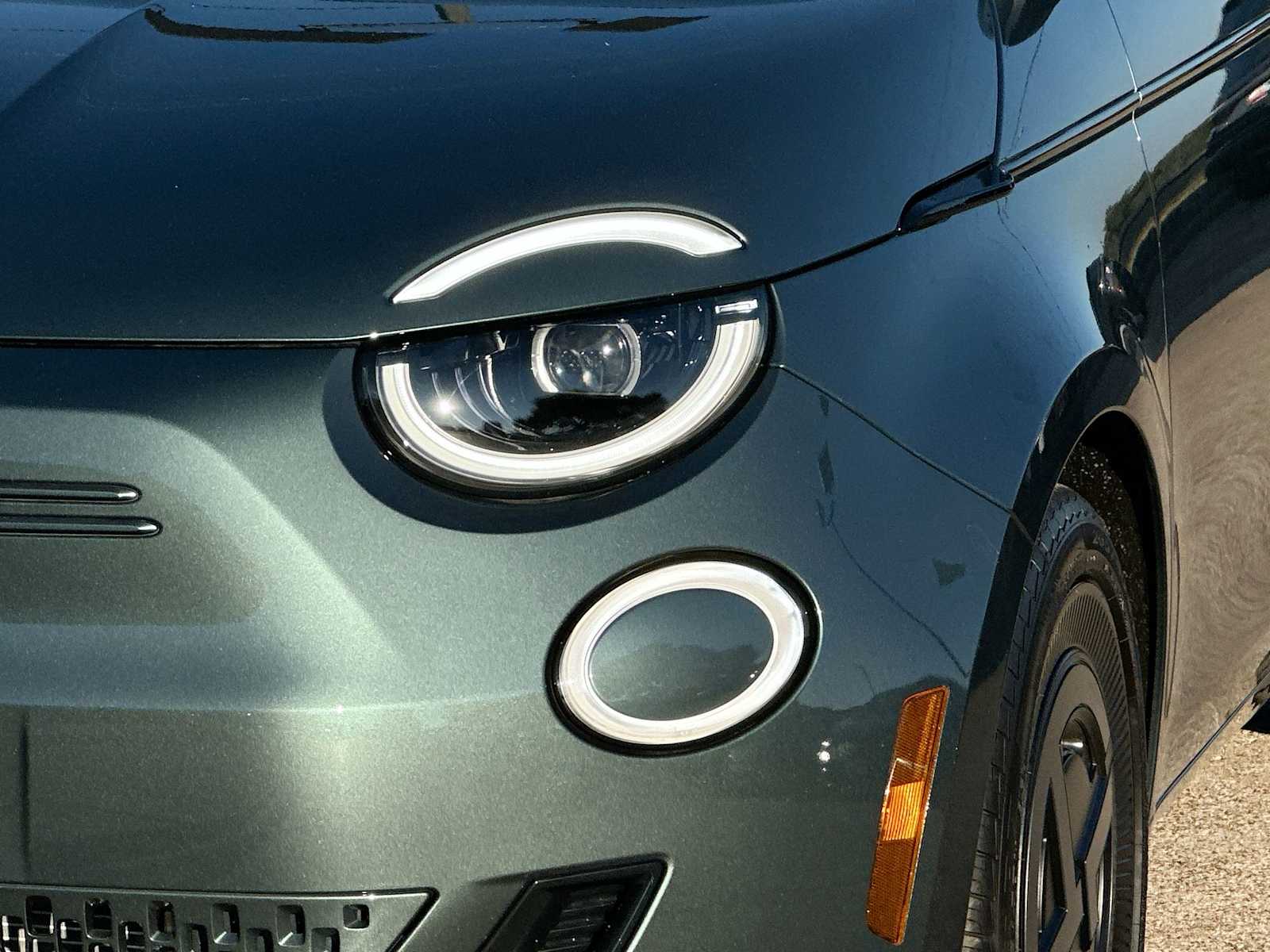 Thumbnail: 2025 Fiat 500e - 16