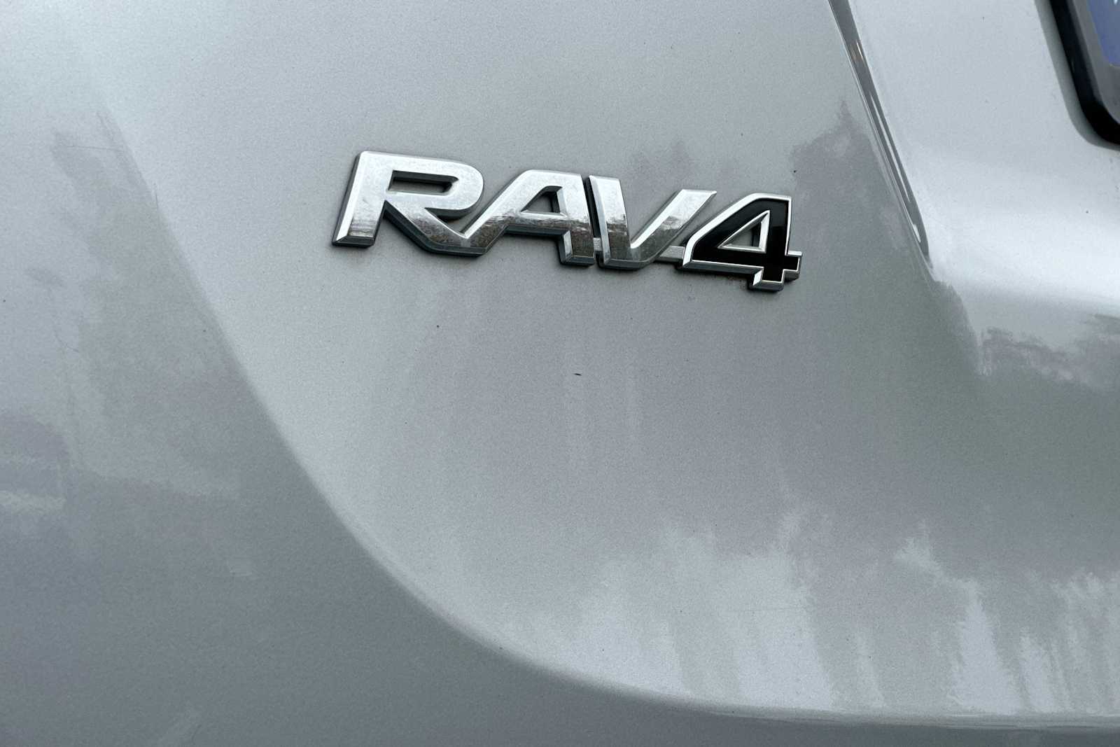 Thumbnail: 2018 Toyota RAV4 - 15