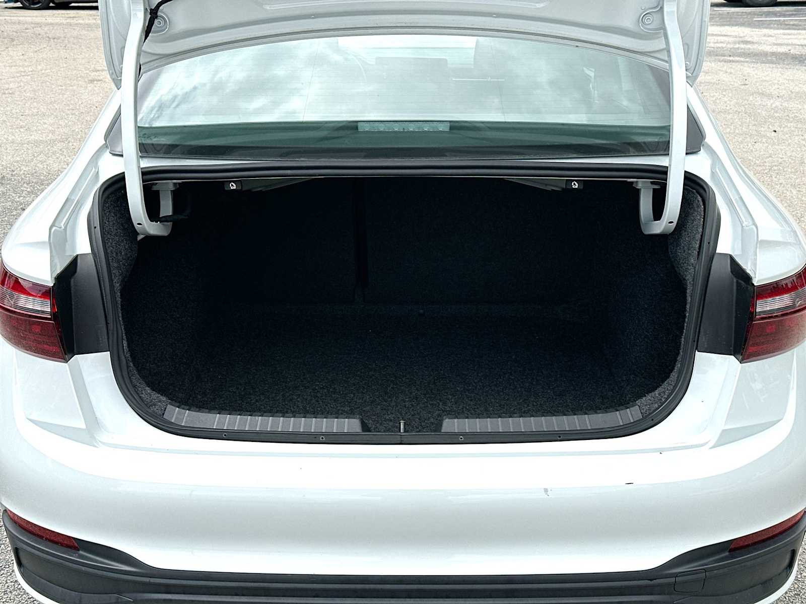 Thumbnail: 2025 Volkswagen Jetta - 28