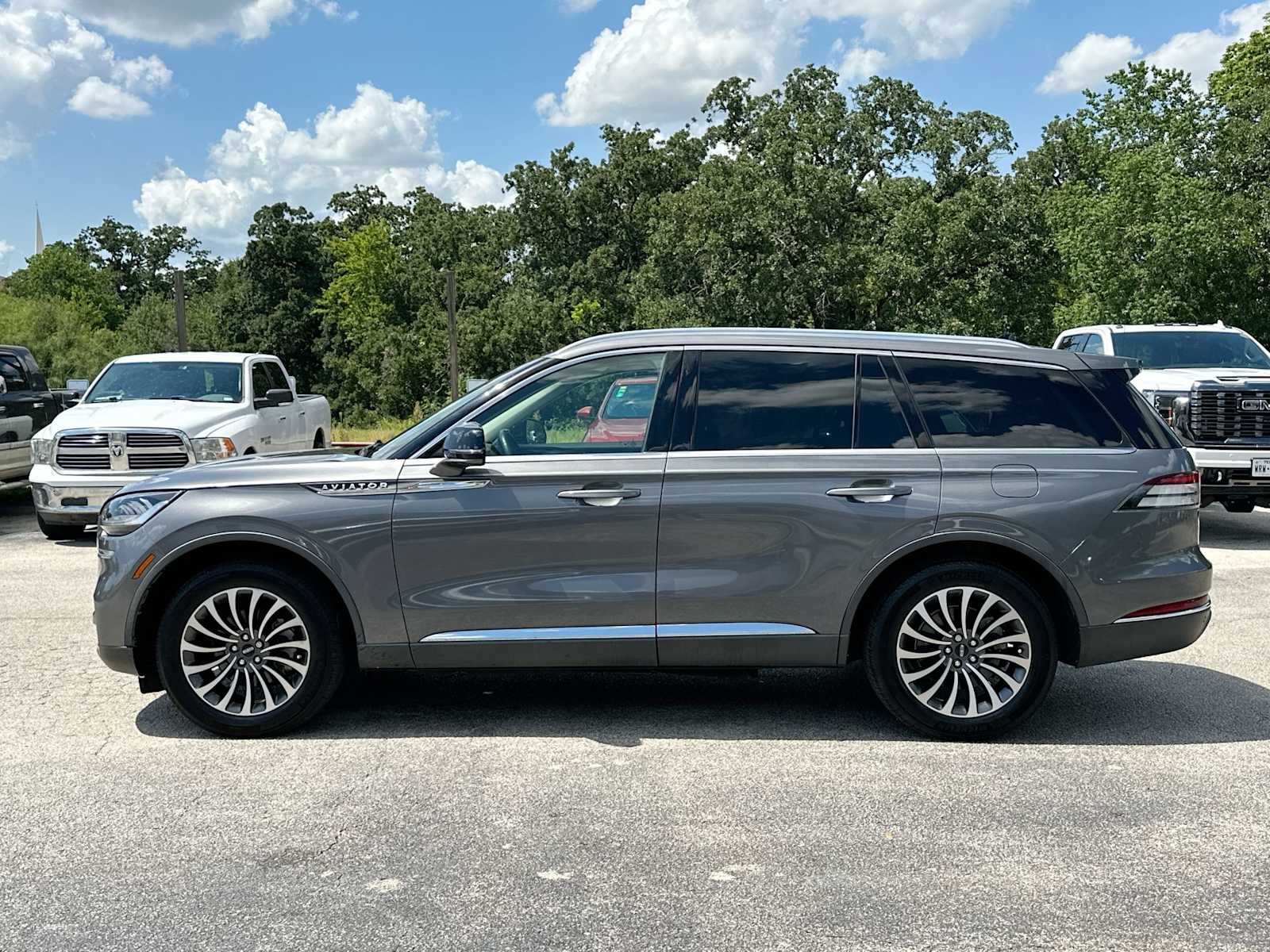 Thumbnail: 2021 Lincoln Aviator - 12