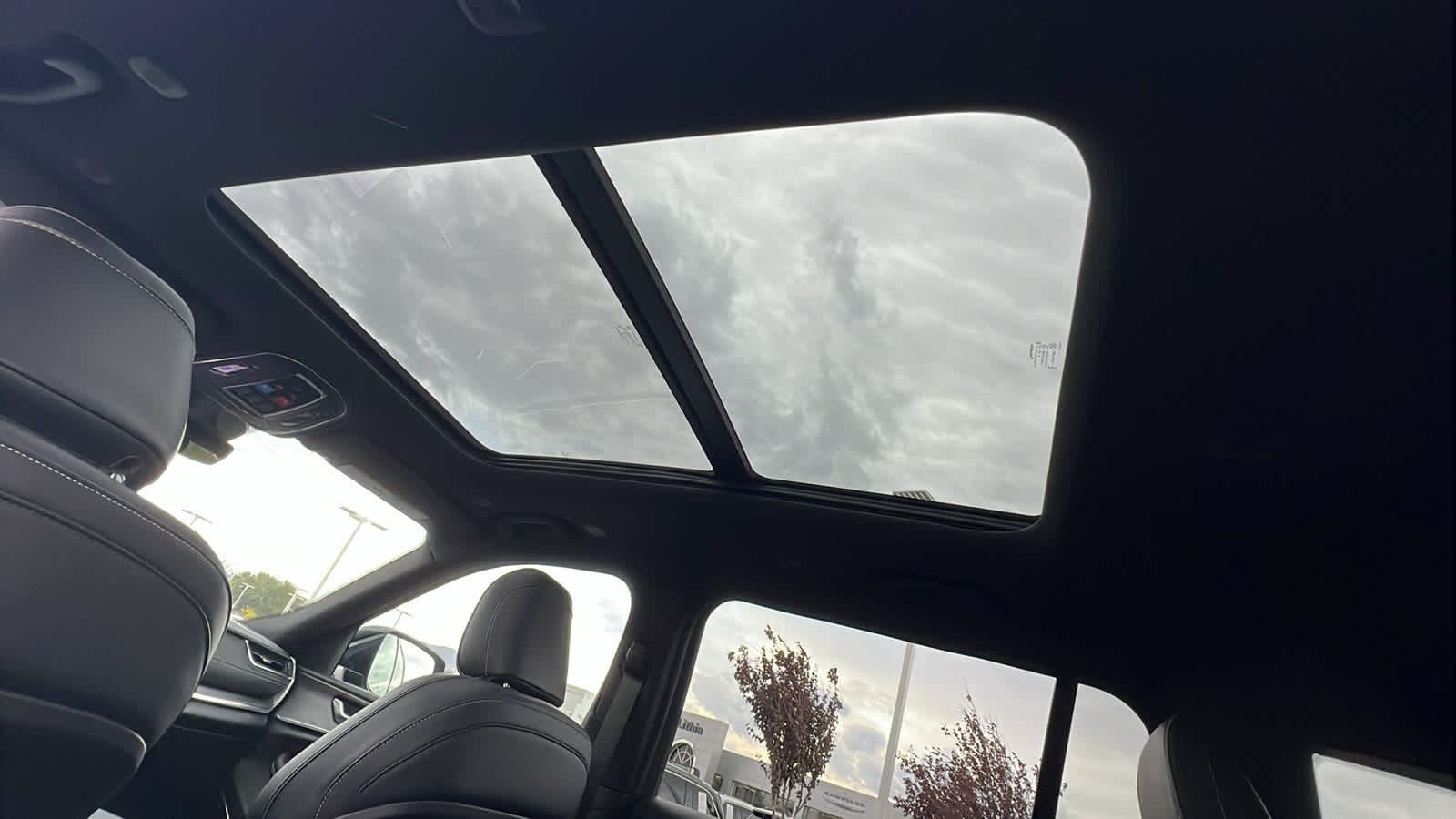 Thumbnail: 2025 Jeep Grand Cherokee L - 32