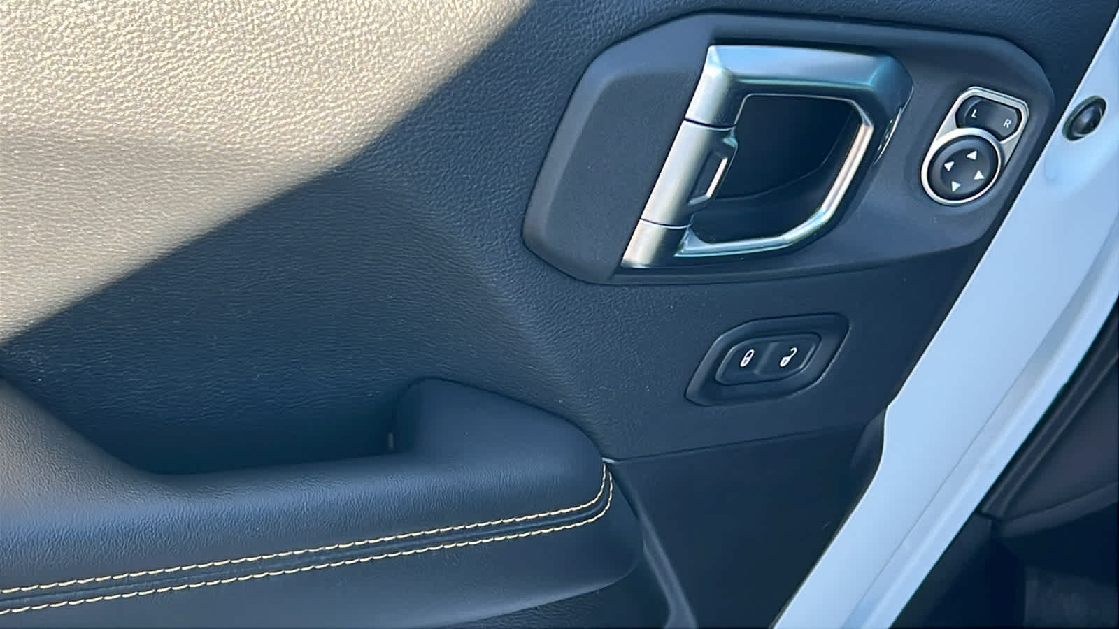 Thumbnail: 2025 Jeep Wrangler - 22