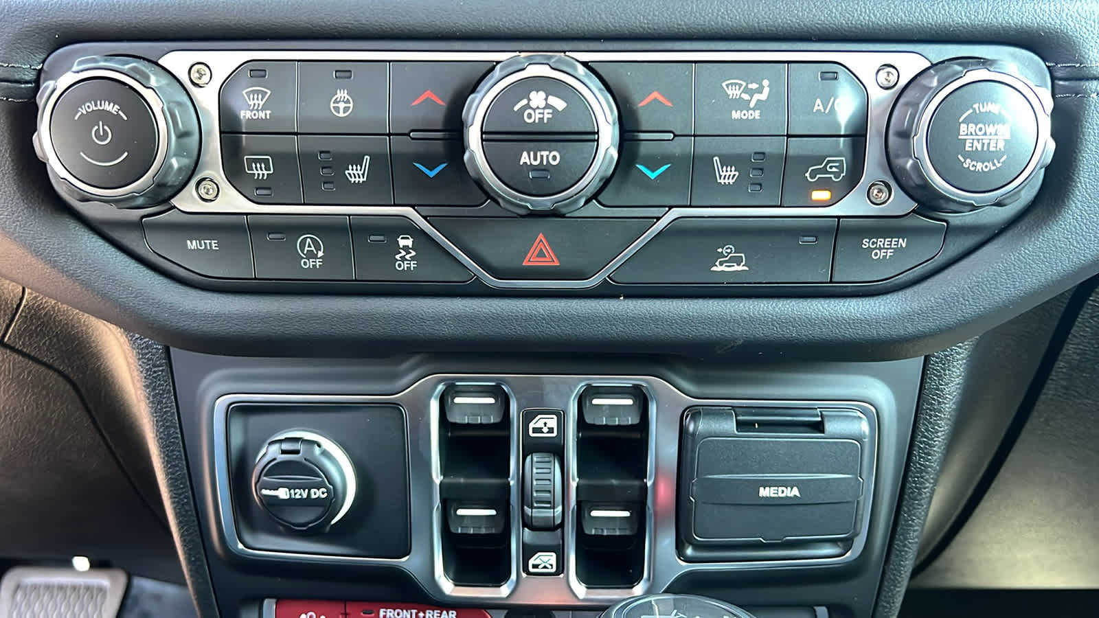 Thumbnail: 2025 Jeep Wrangler - 14