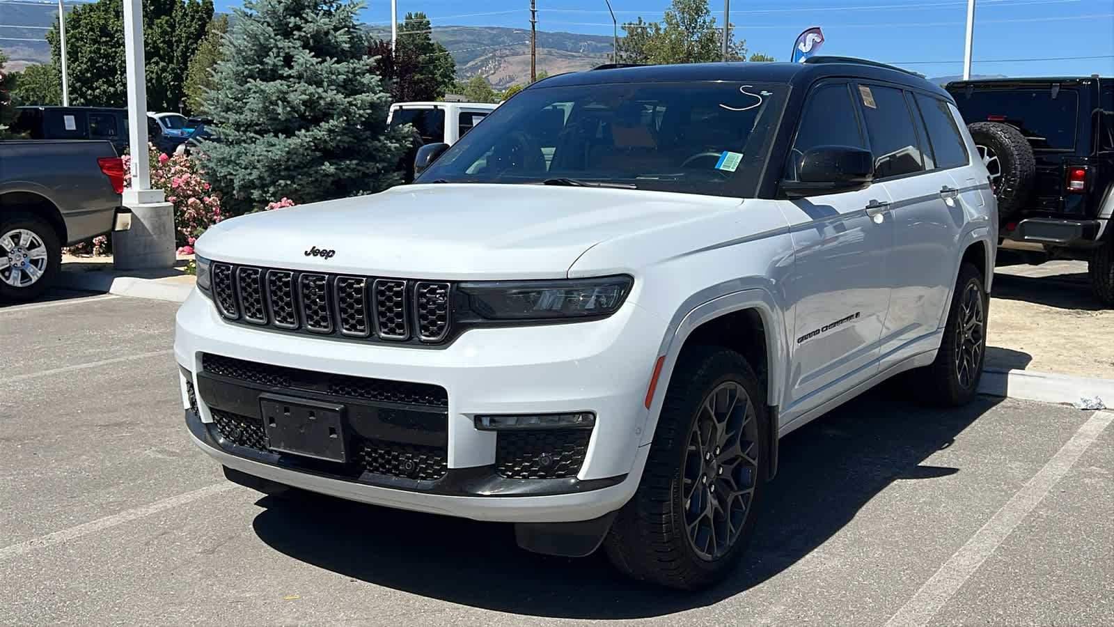 Thumbnail: 2023 Jeep Grand Cherokee - 1