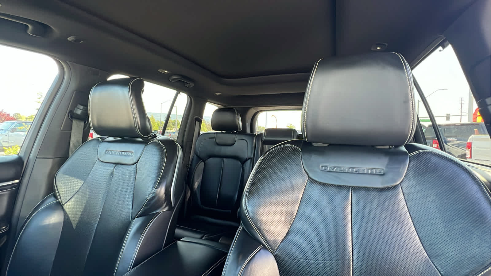 2022 Jeep Grand Cherokee Overland 11