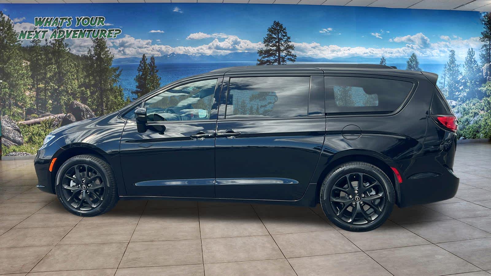 Thumbnail: 2026 Chrysler Pacifica - 8