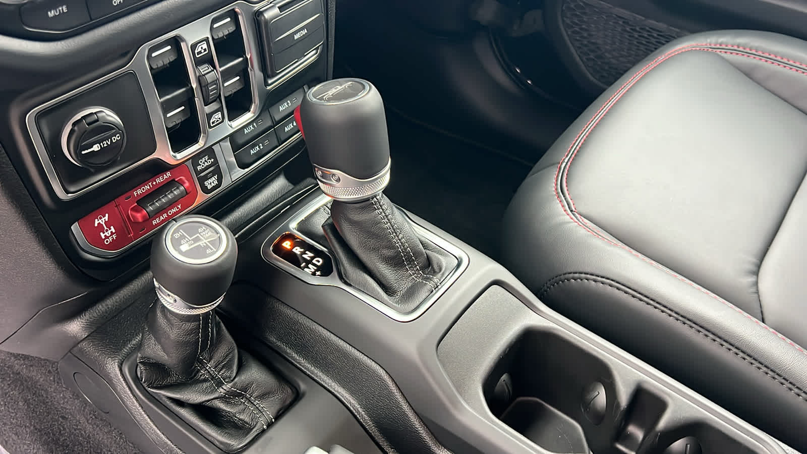 Thumbnail: 2025 Jeep Gladiator - 13