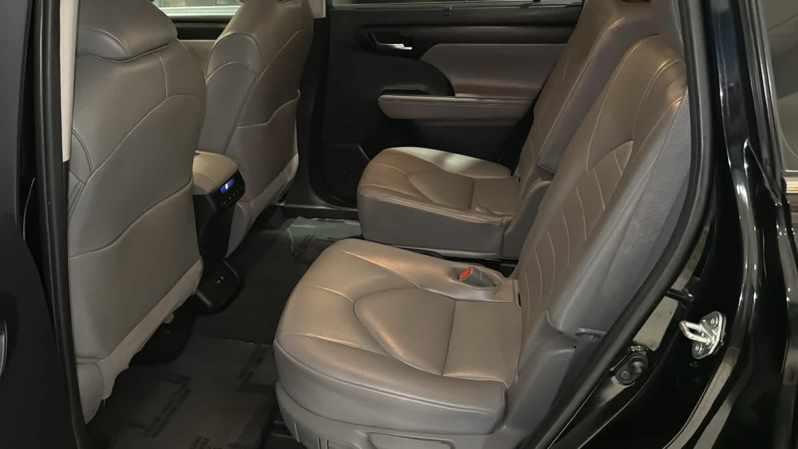 Thumbnail: 2021 Toyota Highlander - 24