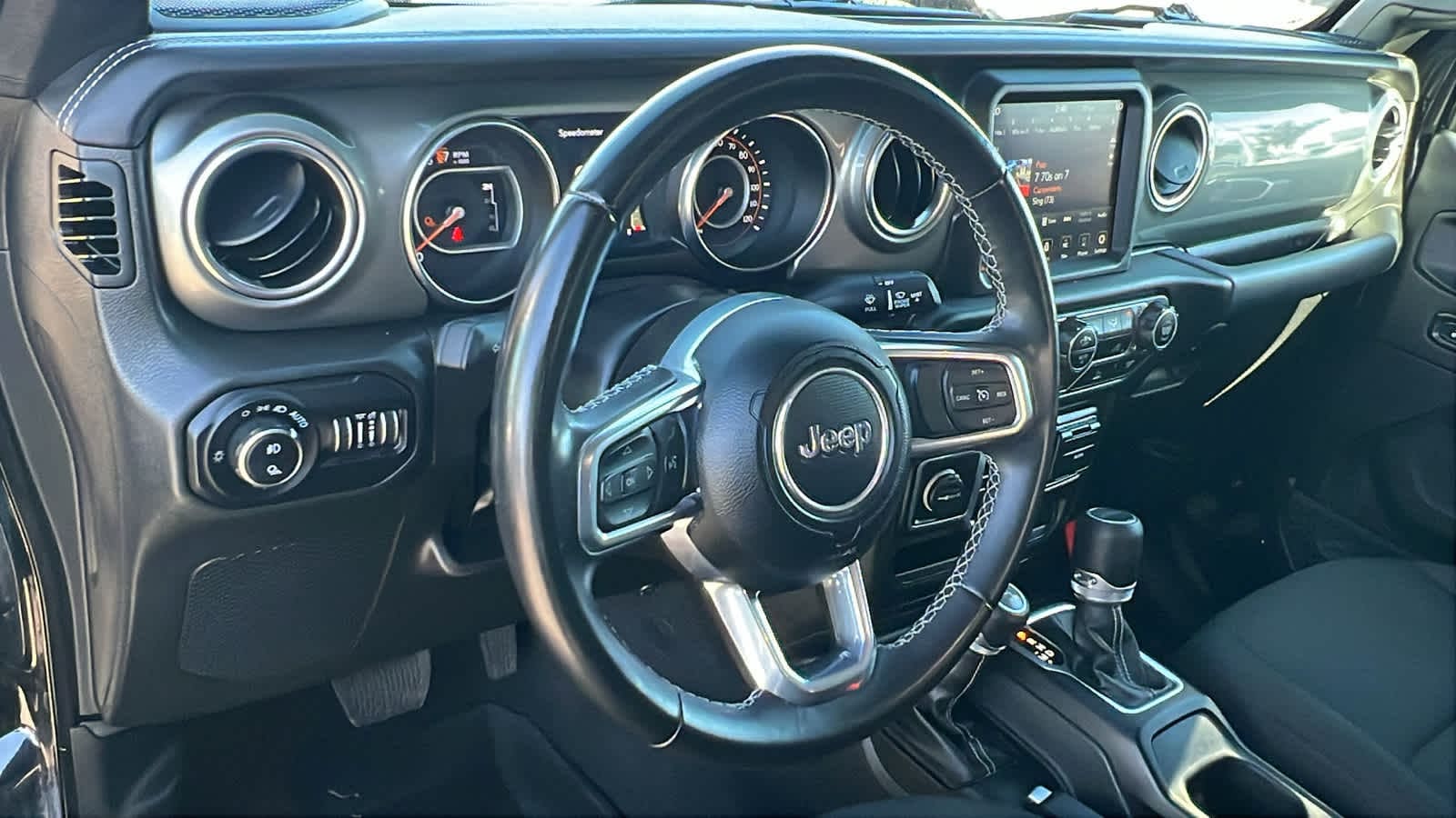 Thumbnail: 2022 Jeep Gladiator - 10