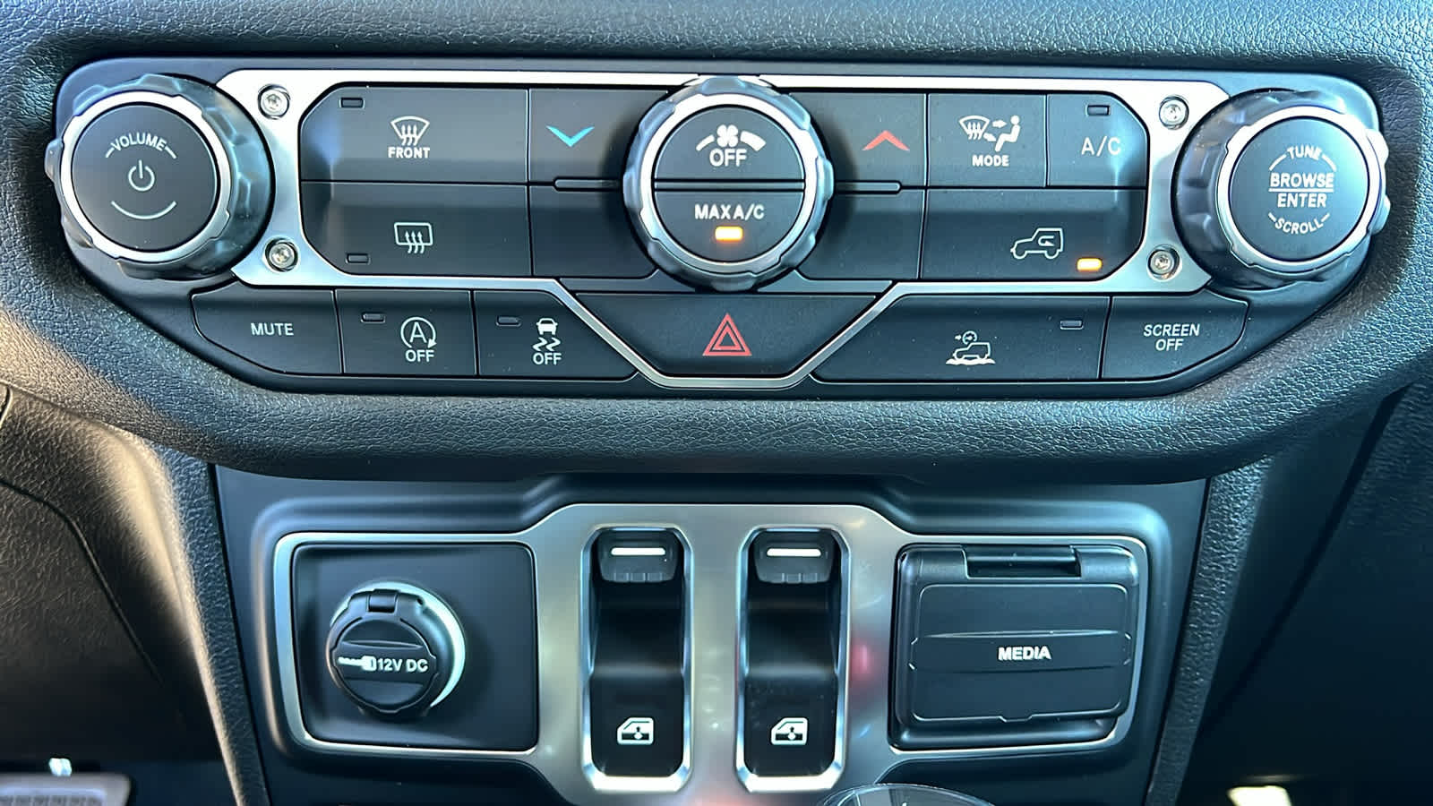 Thumbnail: 2026 Jeep Wrangler - 14