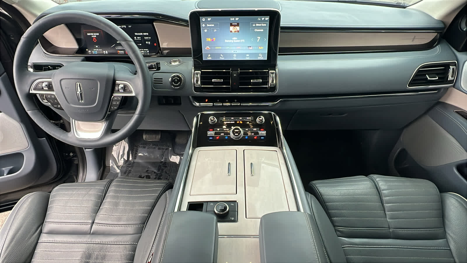 Thumbnail: 2021 Lincoln Navigator L - 26