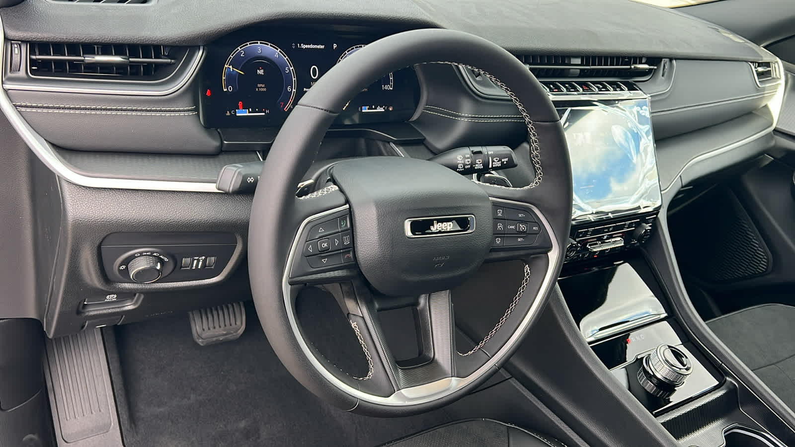 Thumbnail: 2025 Jeep Grand Cherokee - 10