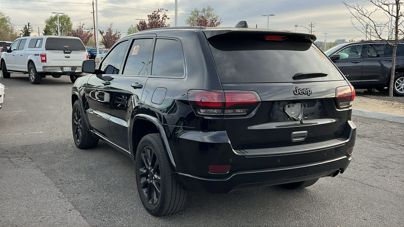 Thumbnail: 2020 Jeep Grand Cherokee - 8