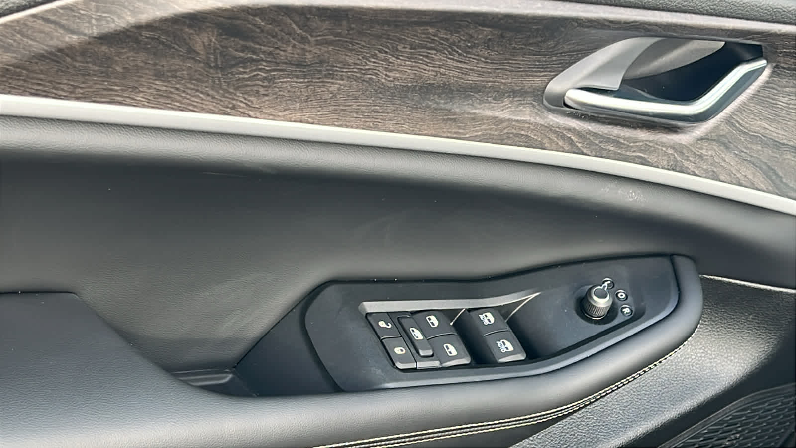 Thumbnail: 2026 Jeep Grand Cherokee - 22