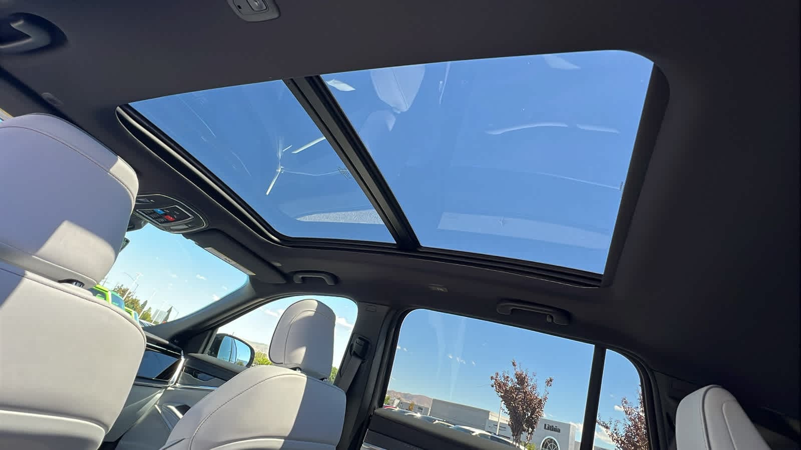 Thumbnail: 2025 Jeep Wagoneer S - 31