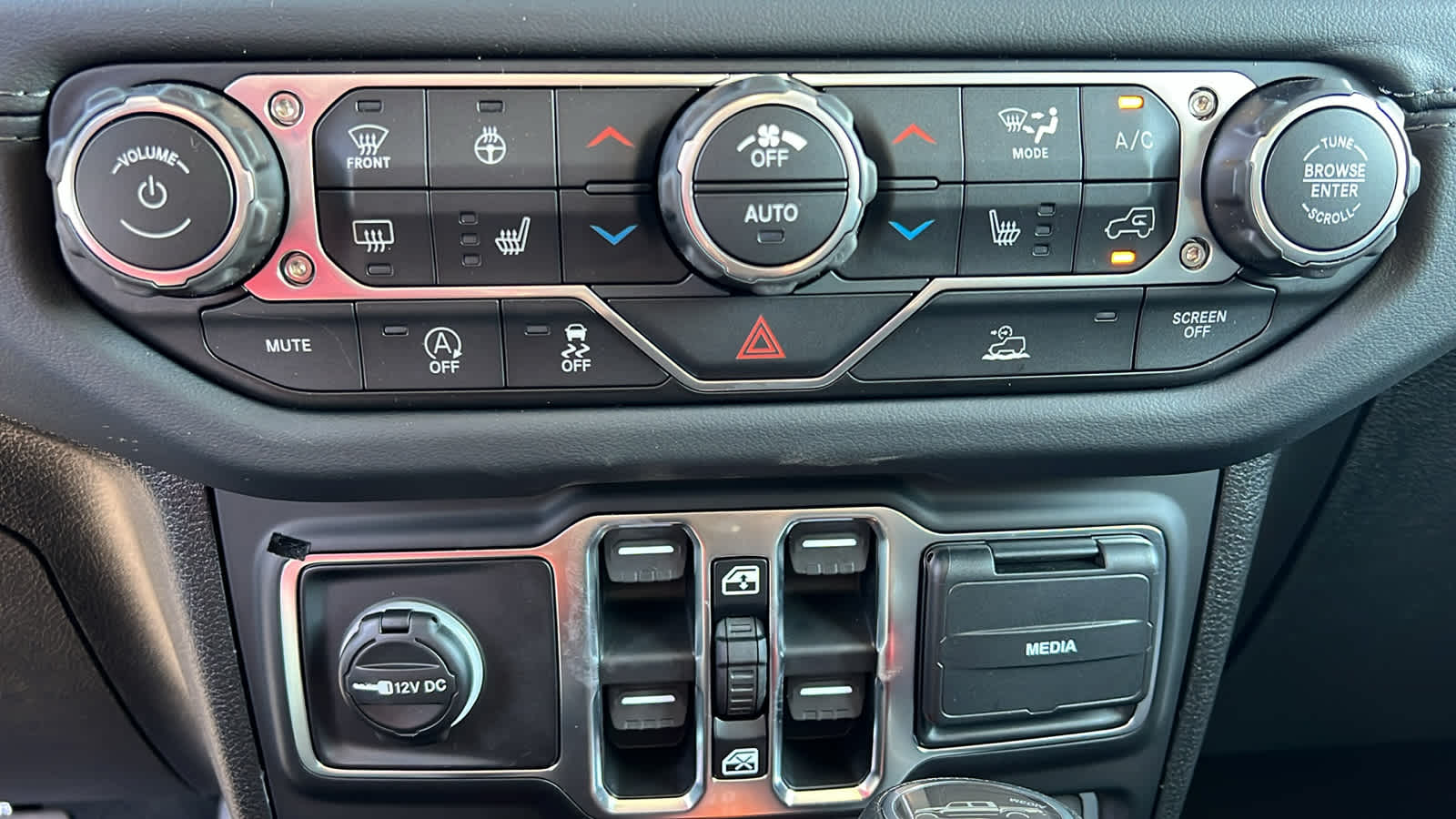 Thumbnail: 2026 Jeep Gladiator - 14