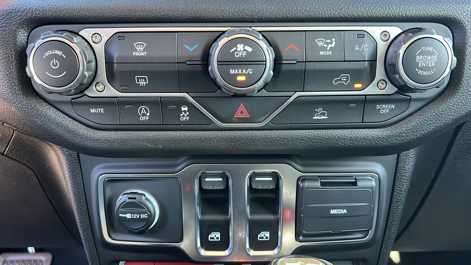 Thumbnail: 2026 Jeep Wrangler - 14