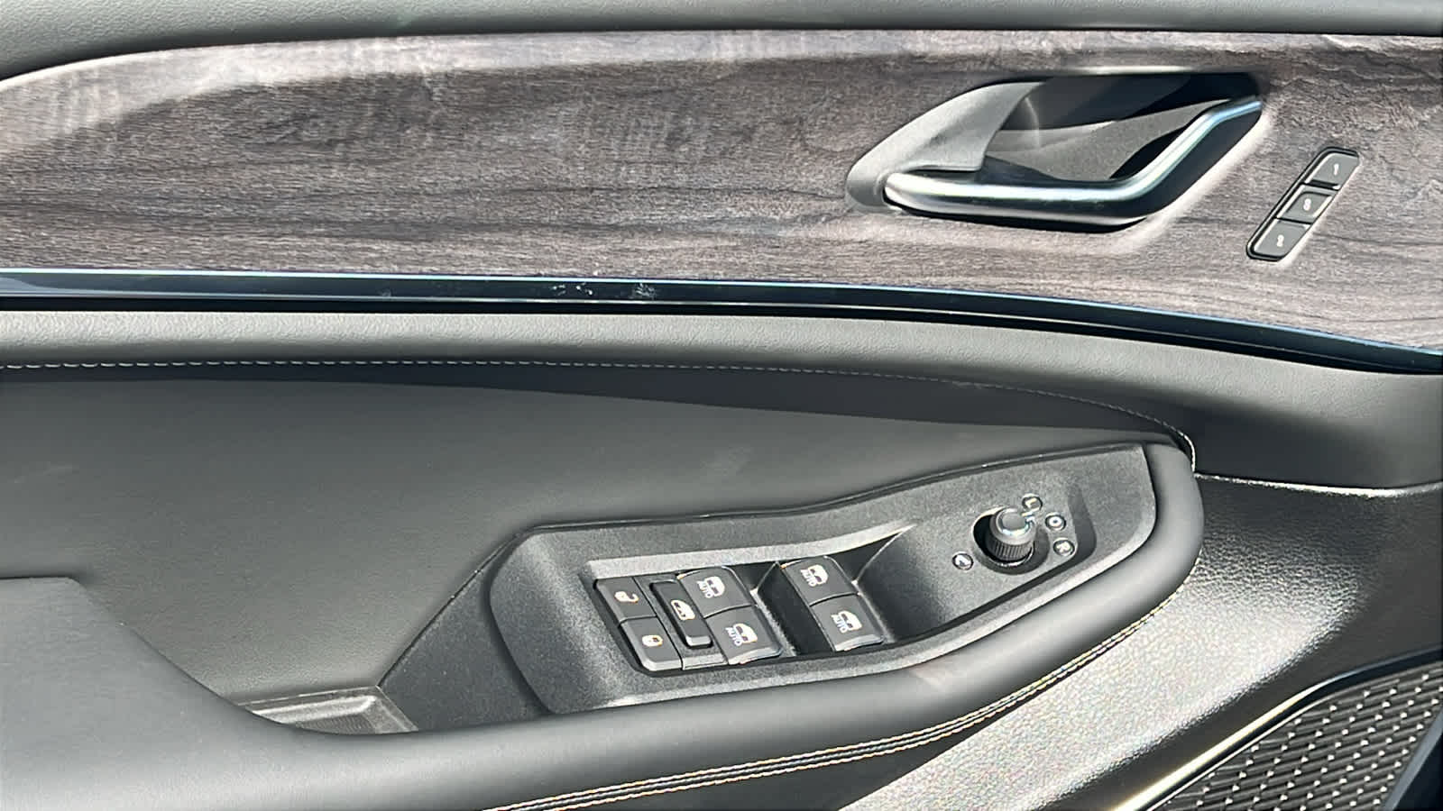 Thumbnail: 2025 Jeep Grand Cherokee L - 22