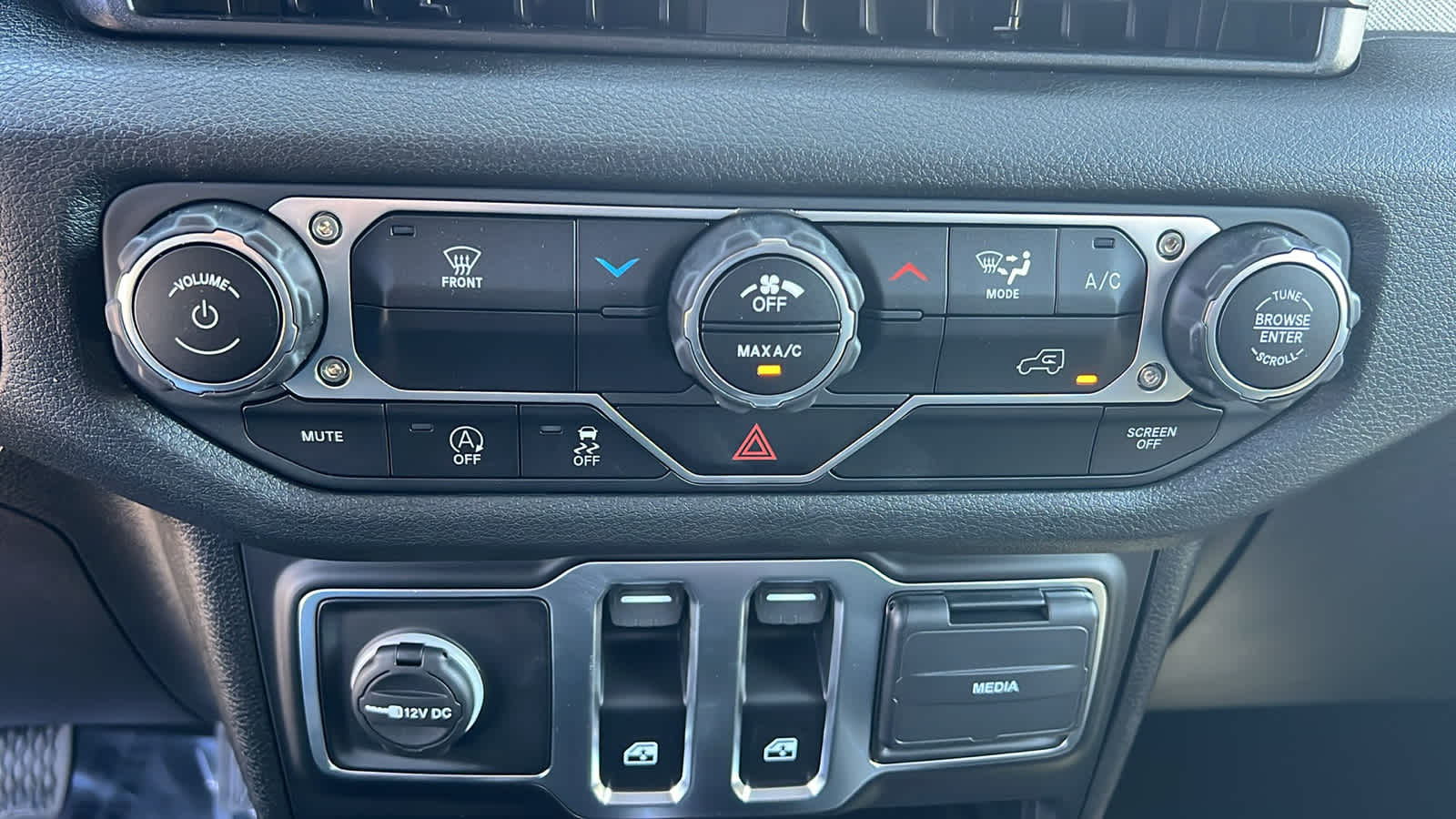 2025 Jeep Wrangler Sport 14