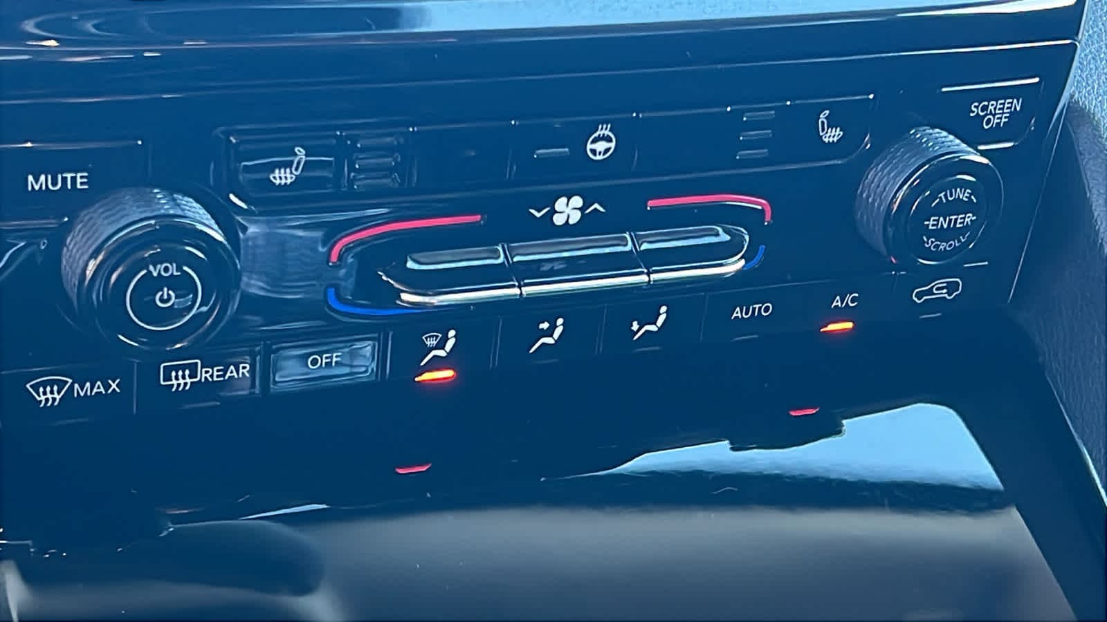 Thumbnail: 2023 Jeep Grand Cherokee - 14